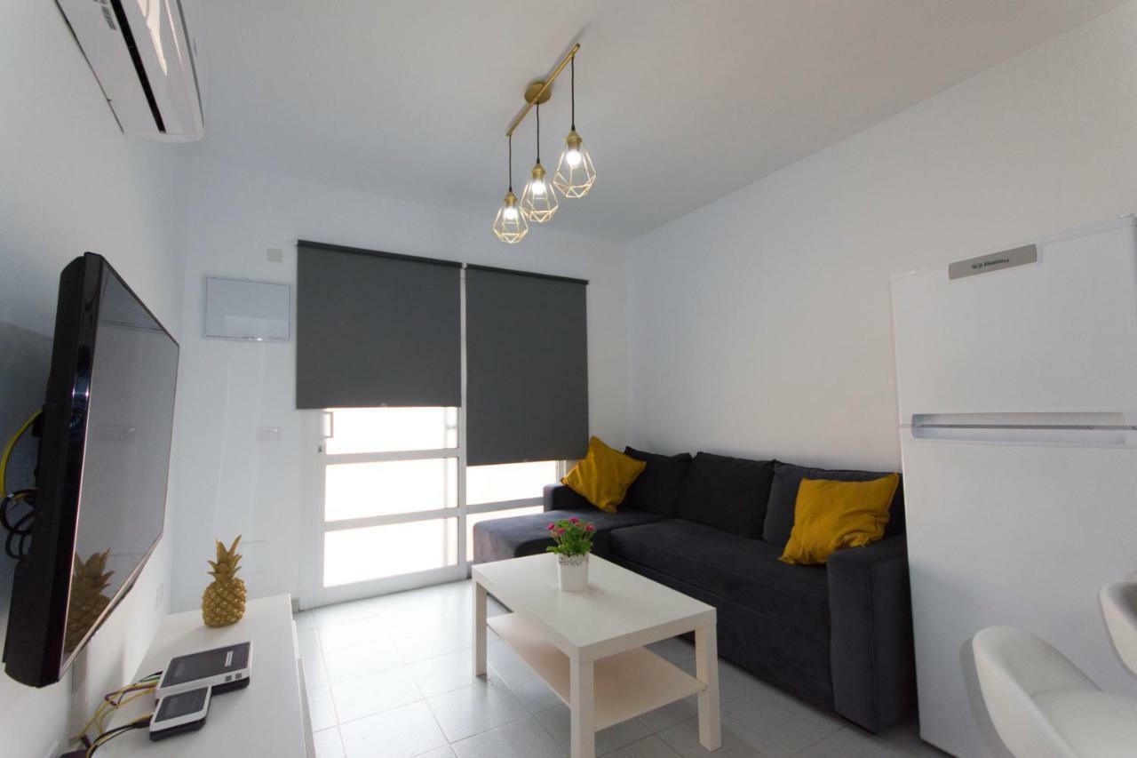 Bungalow With Terrace Near The Beach San Bartolomé Exteriör bild